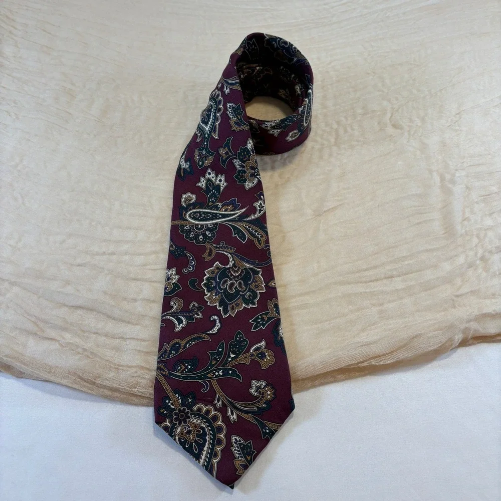 G.J.Chan Nordstrom Bold Burgandy Navy Paisley USA Made 58
